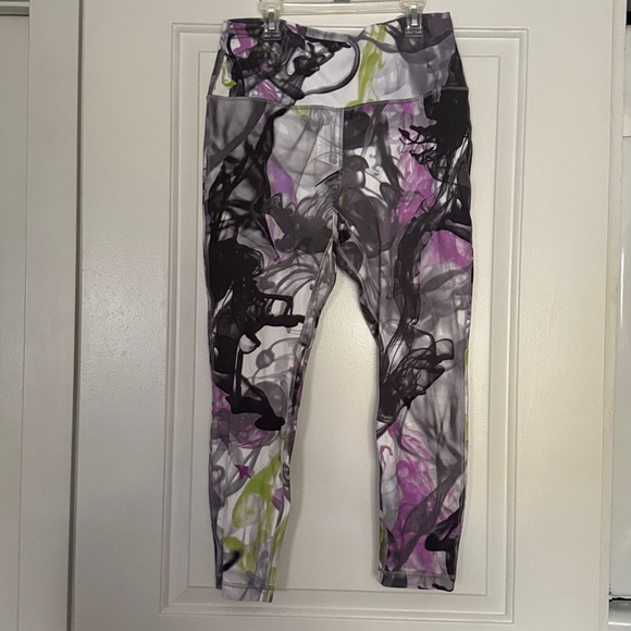 Lululemon Throwback Print Align High-Rise Pant 25"
Unicorn Throwback White Multi - Picture 2 of 8